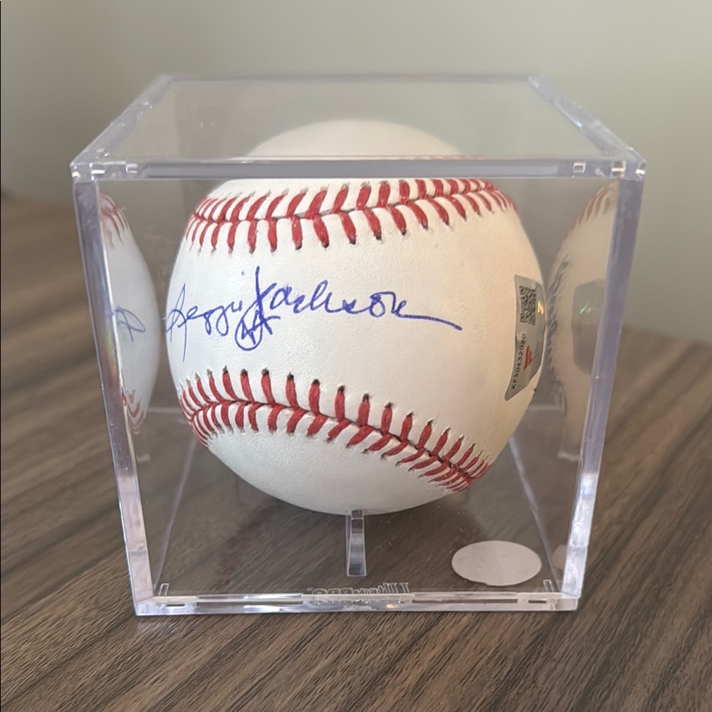 Reggie Jackson Fanatics Certified Autographed Baseball with Baseball Case